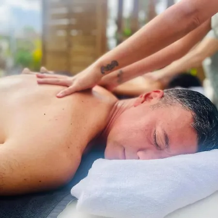 Lykke Piscina Y Jardin By Deihu Experiences