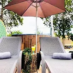 Lykke Piscina Y Jardin By Deihu Experiences * Бусанада
