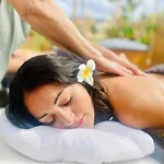 Lykke Piscina Y Jardin By Deihu Experiences * Бусанада