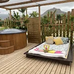 Lykke Piscina Y Jardin By Deihu Experiences *
