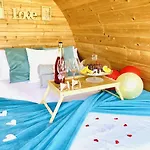 Lykke Piscina Y Jardin By Deihu Experiences