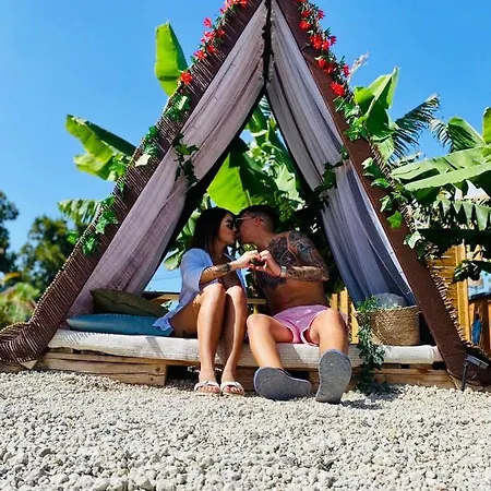 Lykke Sauna Piscina Y Jardin * Buzanada