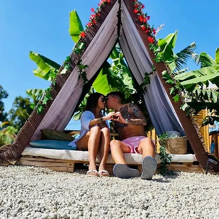 Lykke Piscina Y Jardin By Deihu Experiences * Buzanada