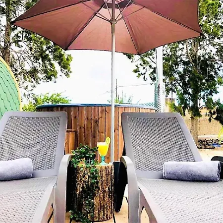 Lykke Sauna Piscina Y Jardin * Buzanada