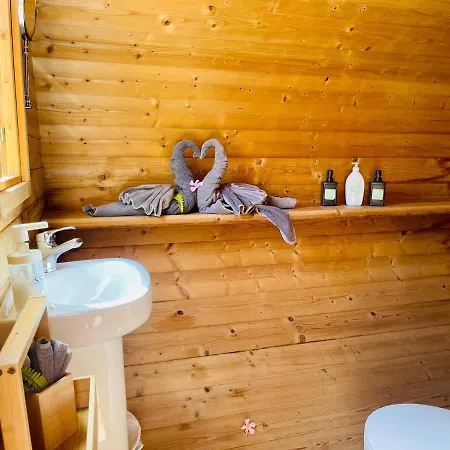 Lykke Sauna Piscina Y Jardin * Buzanada