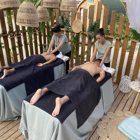 Lykke Sauna Piscina Y Jardin * Buzanada