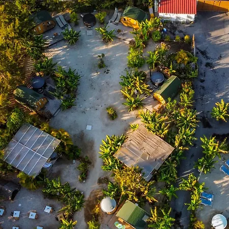 Lykke Piscina Y Jardin By Deihu Experiences * Buzanada