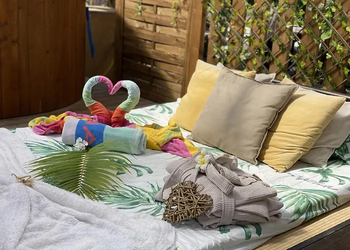 Lykke Piscina Y Jardin By Deihu Experiences *