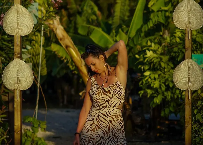 Lykke Piscina Y Jardin By Deihu Experiences Buzanada