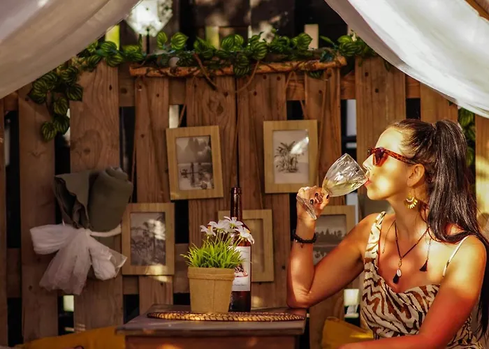 Lykke Piscina Y Jardin By Deihu Experiences