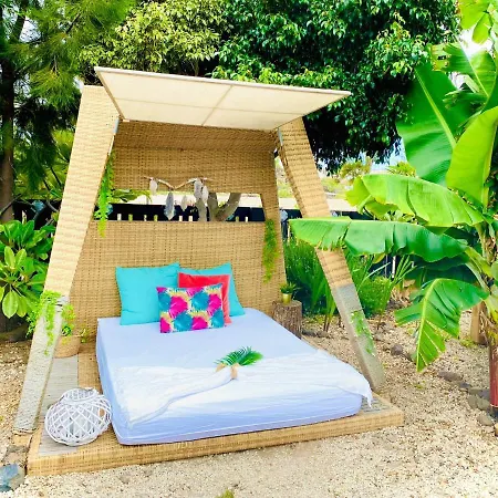 Lykke Piscina Y Jardin By Deihu Experiences