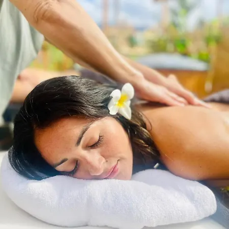 Lykke Piscina Y Jardin By Deihu Experiences * Buzanada