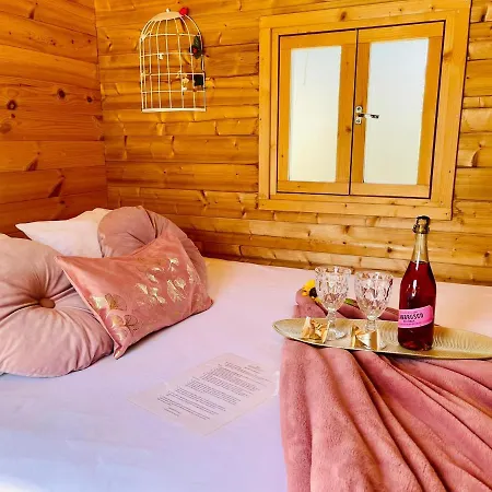 Lykke Piscina Y Jardin By Deihu Experiences アパート Buzanada