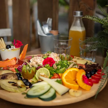 Lykke Piscina Y Jardin By Deihu Experiences Buzanada