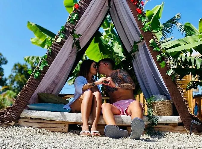 Lykke Piscina Y Jardin By Deihu Experiences * Buzanada