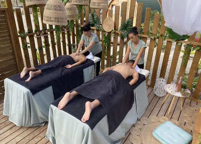 Lykke Piscina Y Jardin By Deihu Experiences * Buzanada