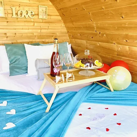 Lykke Piscina Y Jardin By Deihu Experiences