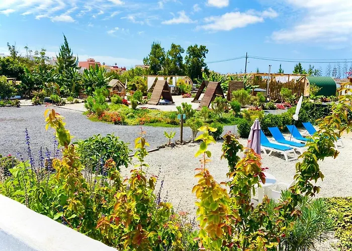 Lykke Piscina Y Jardin By Deihu Experiences